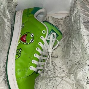 Selling an extremely rare pair of Adidas Stan Smith 2 G4 Kermit the frog size 11